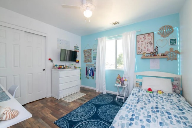 Building Photo - 1228 E Waterview St