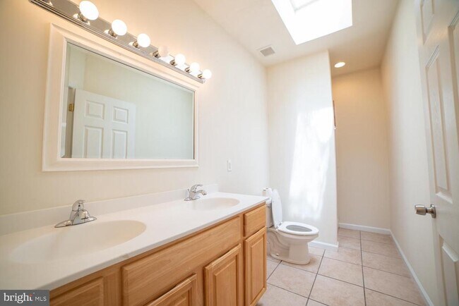 Building Photo - 1830 N 16th St