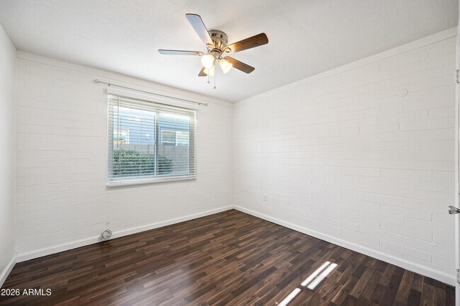 Building Photo - 4326 N 13th Pl