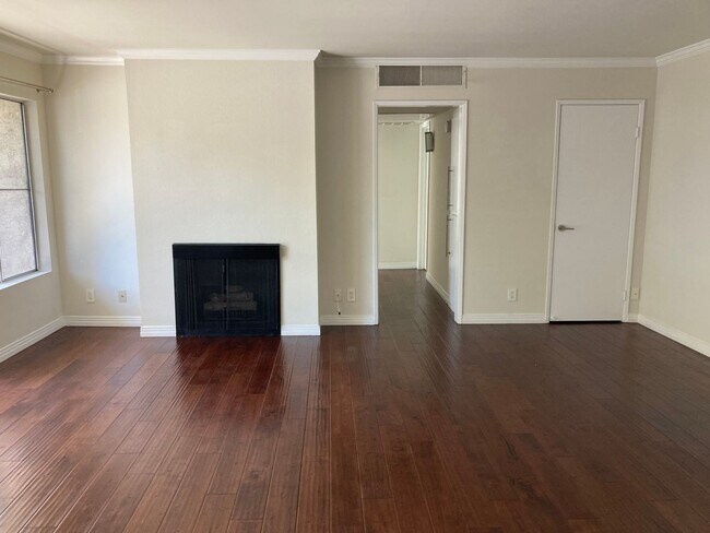 Building Photo - $3,295! Charming 2-Bed, 2-Bath Corner Unit in Gated Culver City Community!