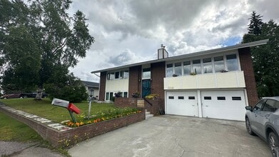 Building Photo - 2591 Riverview Dr