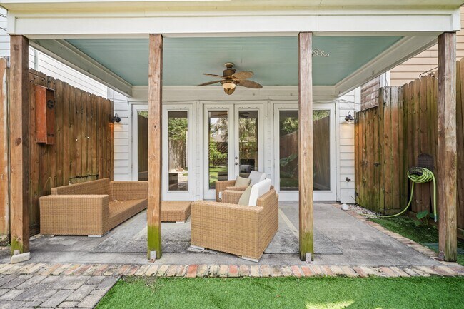 Building Photo - 513 W 22nd St