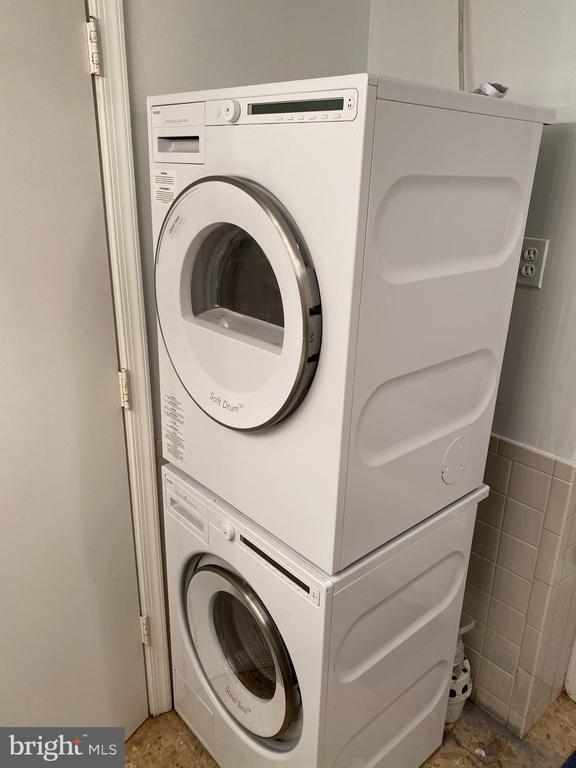 Building Photo - 1318 35th St NW