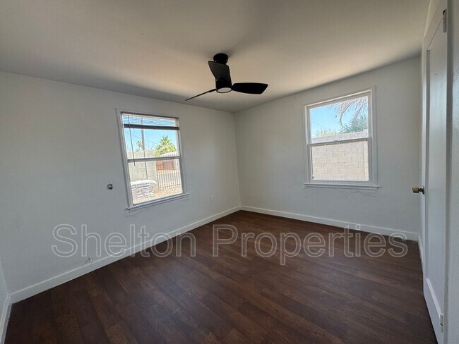 Building Photo - 2047 E Virginia Ave