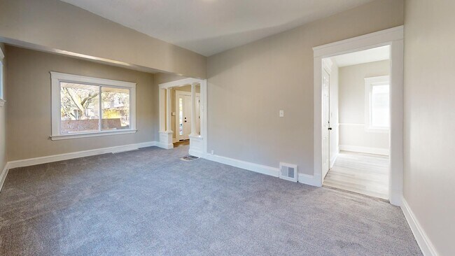 Building Photo - 3915 Hyde Ave