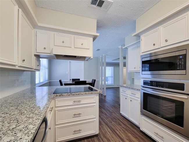Building Photo - 6606 Brittany Park Ln
