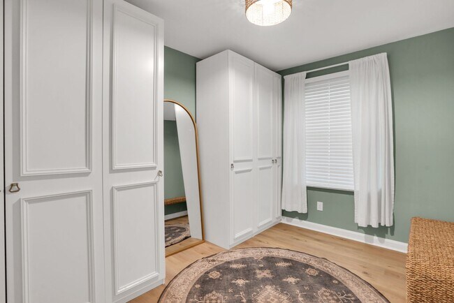 Building Photo - 9 Hillyer Dr