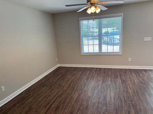 Building Photo - Newer construction townhouse in popular Ka...