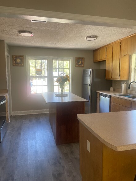 Building Photo - 179 Oyster Rd