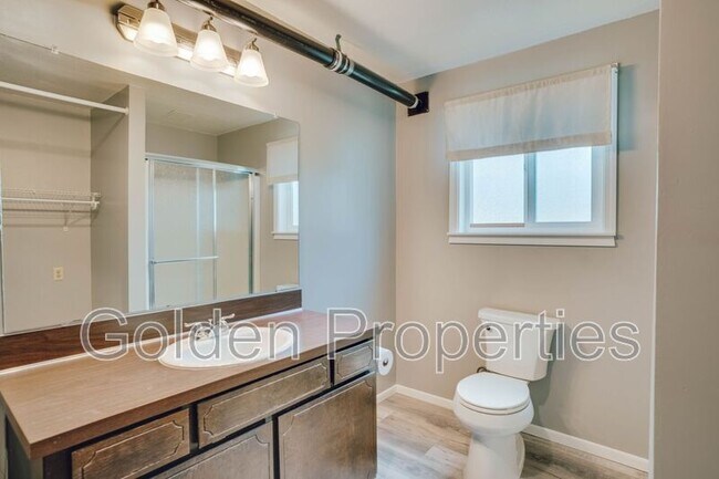 Building Photo - 3703 E Pine Hill Dr