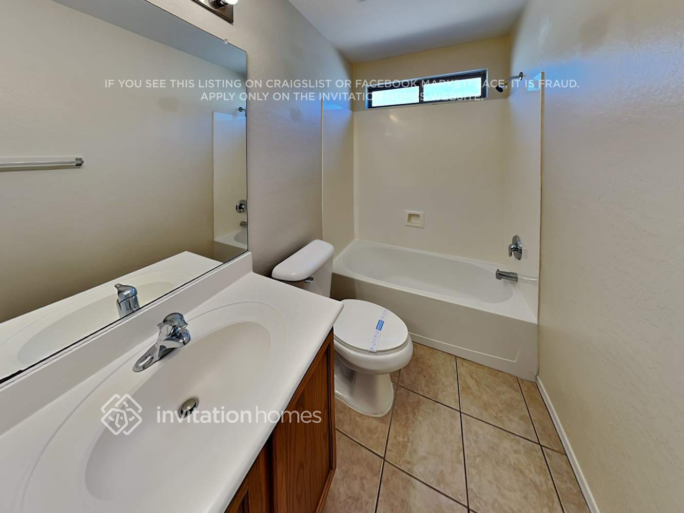 Building Photo - 15204 N Poppy St