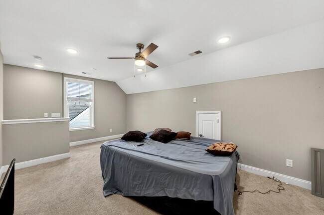 Building Photo - 332 Ripple Park Dr