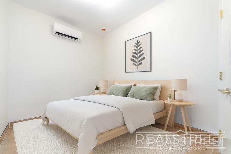 Building Photo - Spacious 5-Bedroom, 2-Bath Duplex in Prime...