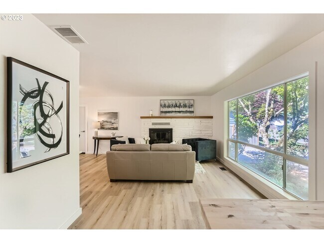 Building Photo - 2020 Wembley Park Rd