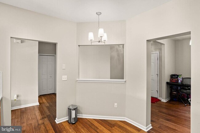 Building Photo - 2080 Deer Run Dr