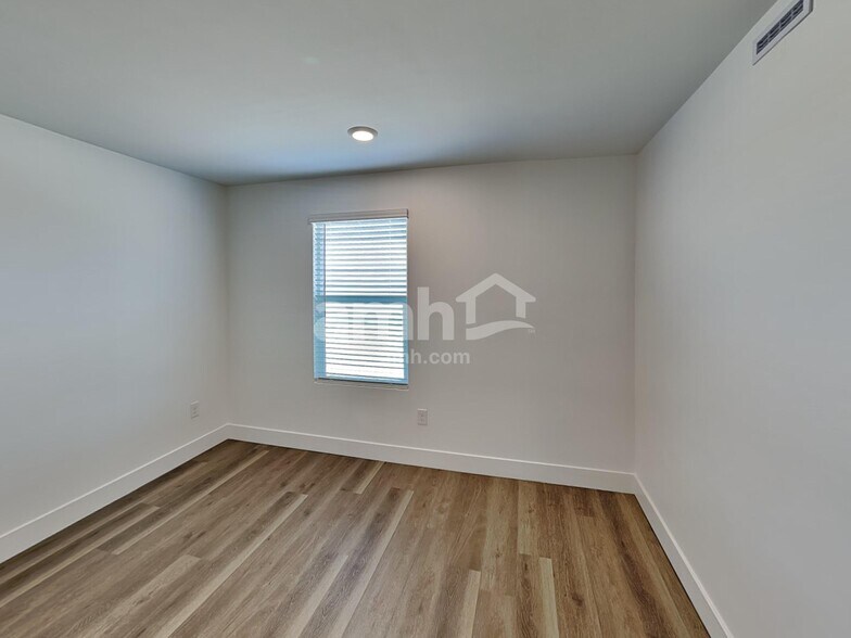 Building Photo - 9635 Harkes Dr