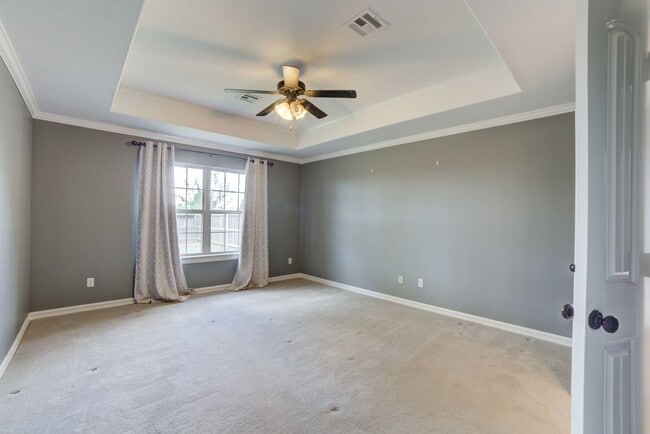 Building Photo - 4 Bed / 3 Bath in Jenks!