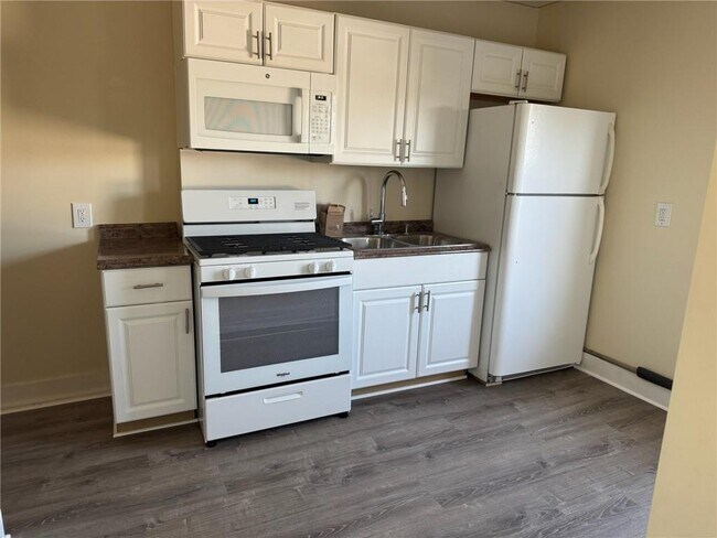 Building Photo - 40-40 Freebody St