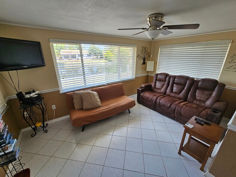 Family Den: 3 seating recliner and a pull out futon - 3931 Sail Dr