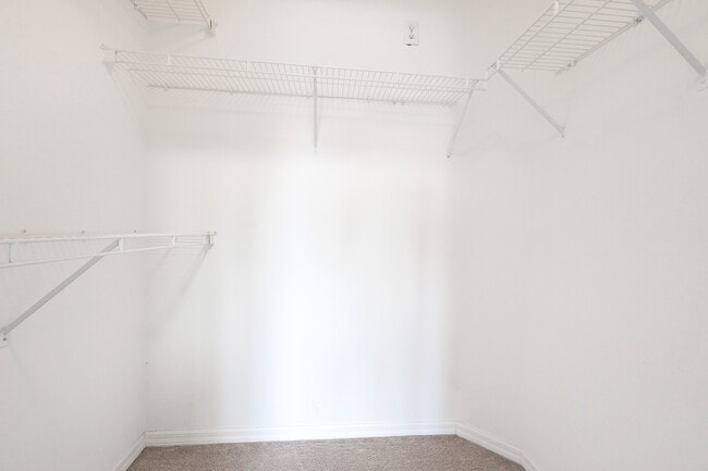 Building Photo - 7931 Oakstone Ct