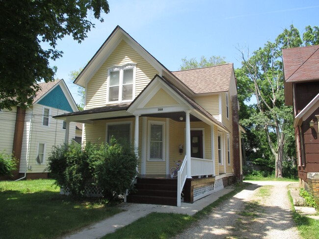 Building Photo - 622 Minor Ave