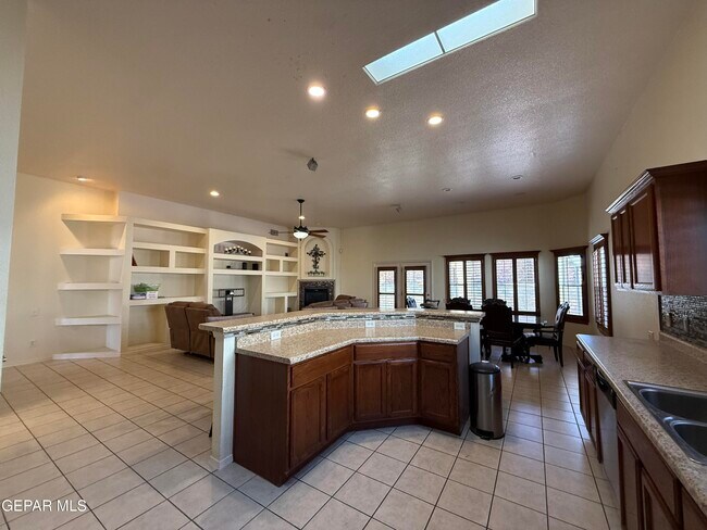 Building Photo - 3637 Tierra Vergel Dr