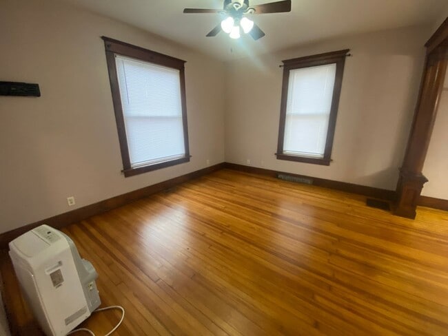 Building Photo - Sharp 2BR Davenport House