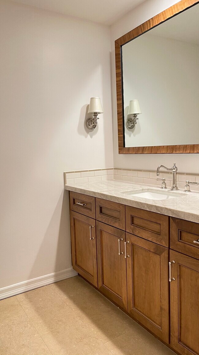 Guest Powder Room - 1220 Roxbury Dr