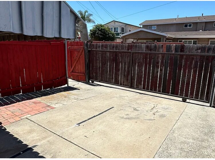 Building Photo - 4640 Clairemont Dr