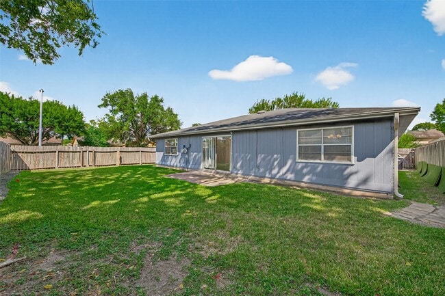 Building Photo - 10402 Gulfstream Ln