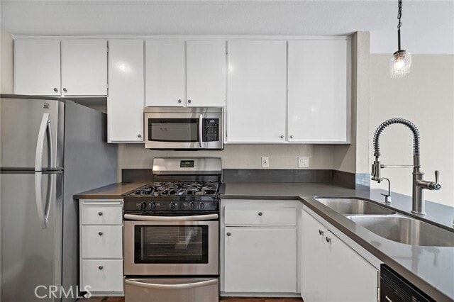 Building Photo - 77 Golden Glen St