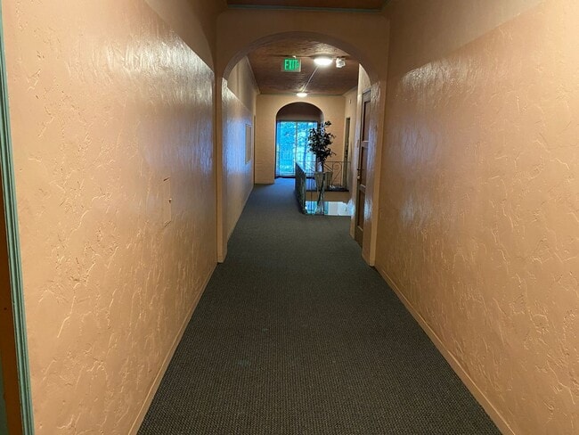 Interior Photo - 521