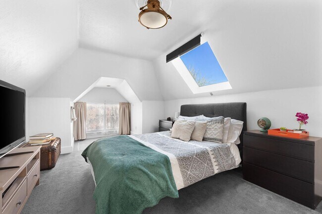 Building Photo - Sunny Two-Story Wash Park Bungalow