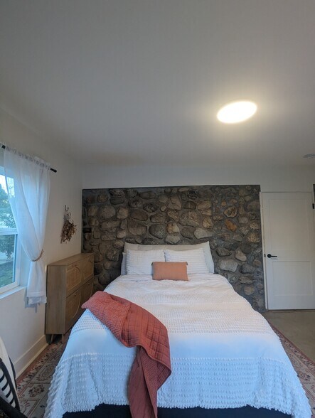 Building Photo - 732 Cedar Ave