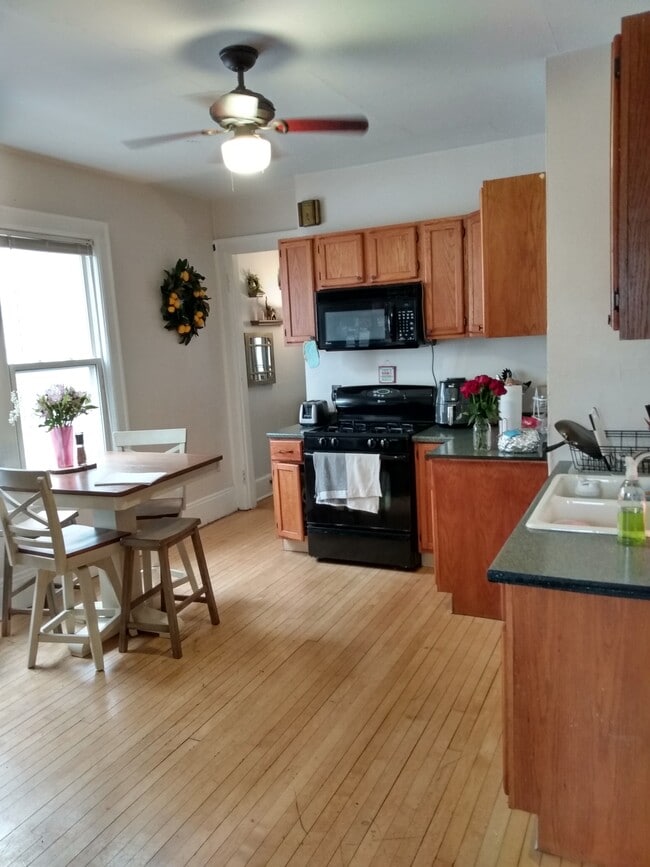 Building Photo - 2948 N Newhall St