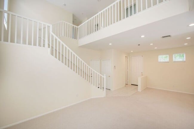 Building Photo - Make this your home