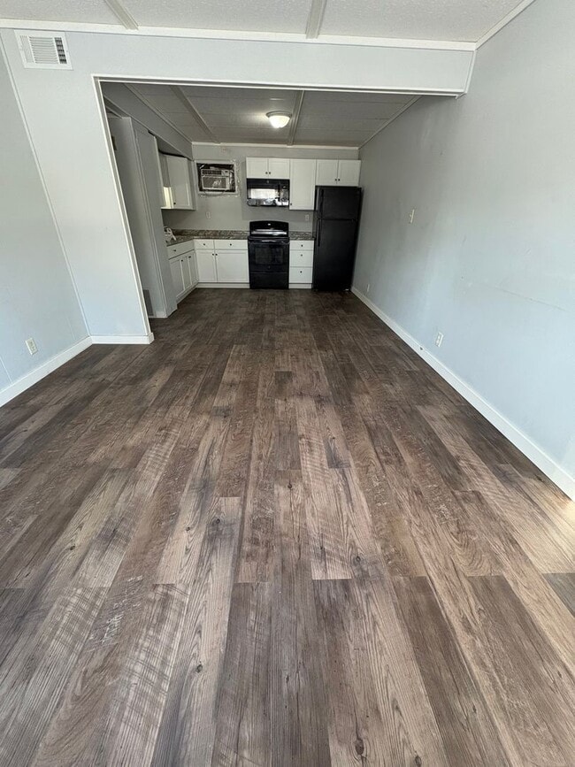 Building Photo - AI - 05 - Avon St