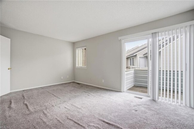 Building Photo - 710 Waters Dr