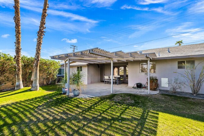 Building Photo - 77530 California Dr