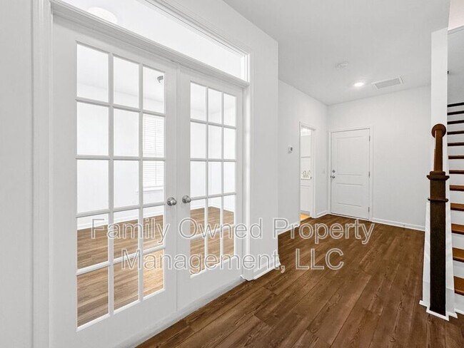 Building Photo - 162 Yorkshire Dr