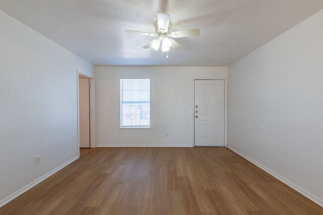 Building Photo - 5904 Greengate Dr