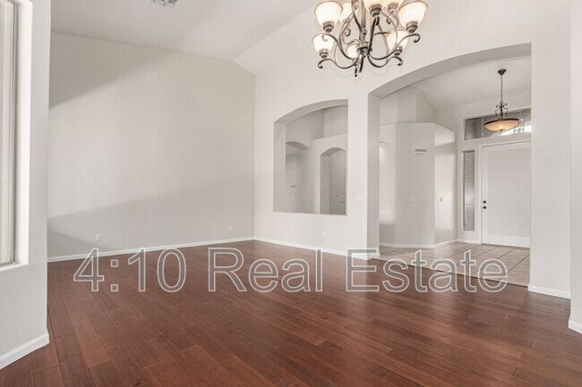 Building Photo - 463 W Canary Way