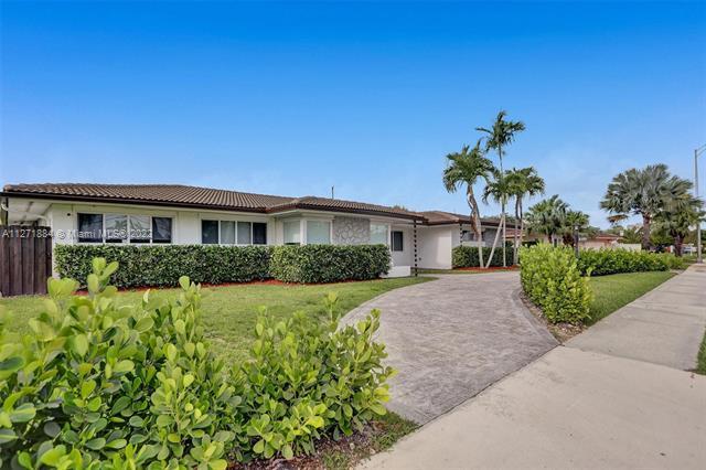 Building Photo - 8370 N Kendall Dr