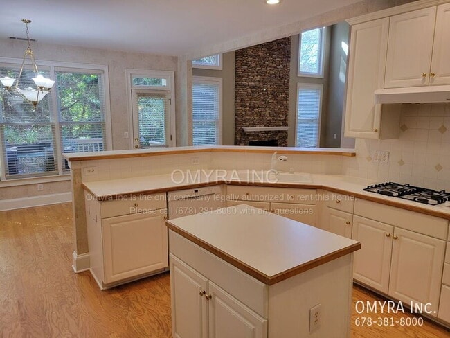 Building Photo - Gorgeous 5 Bedroom House in Peachtree Corners!