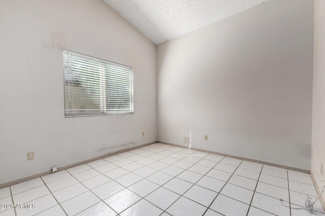 Building Photo - 911 S Hacienda Dr