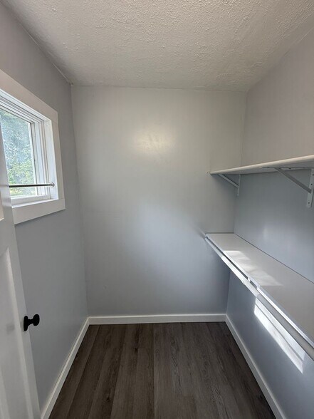 Building Photo - 7149 Stellhorn Rd