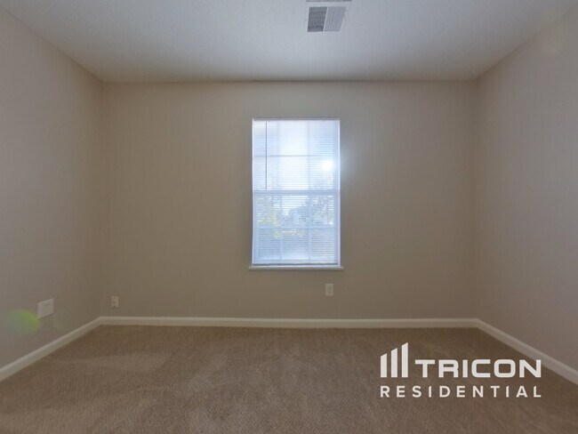 Building Photo - 386 Fox Trot Dr