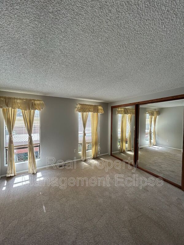 Building Photo - 15123 SE 48th Dr