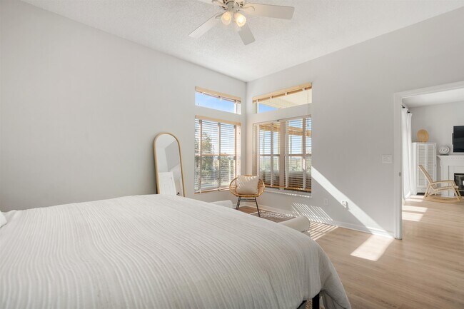 Building Photo - 212 Somerset Ct