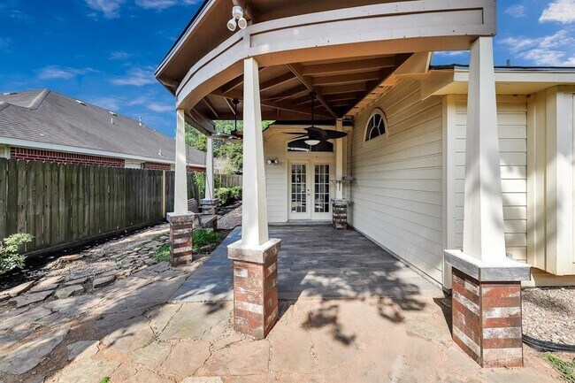 Building Photo - 7211 Bethany Bay Dr